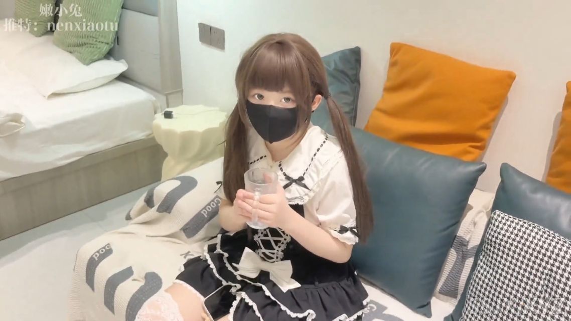 [1V/620M]嫩小兔 - 离家少女欲求不满 被同学爸爸操到腿软